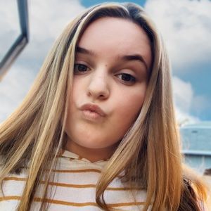 Meet your Posher, Ella